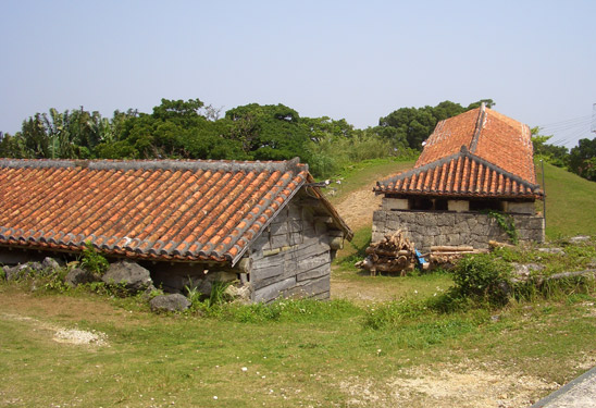 読谷やちむんの里